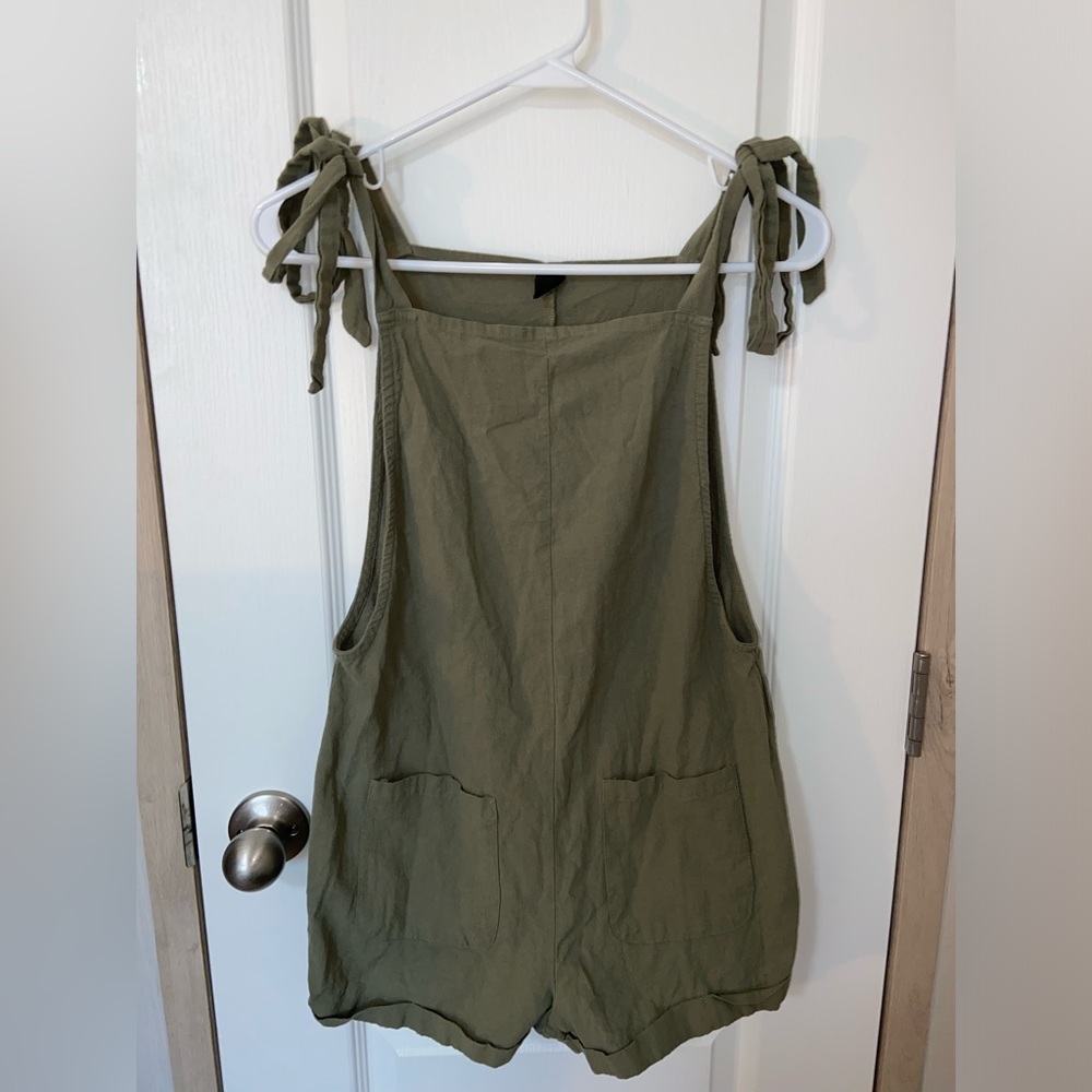 Flowy Green Romper 🌿